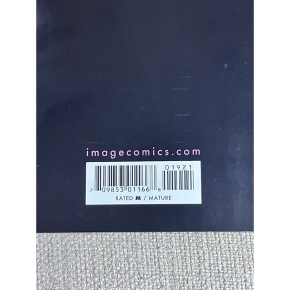 Saga Chapter 19 Diamond Retailer Summit Ed Variant SS Brian K. Vaughan Image - Picture 7 of 15